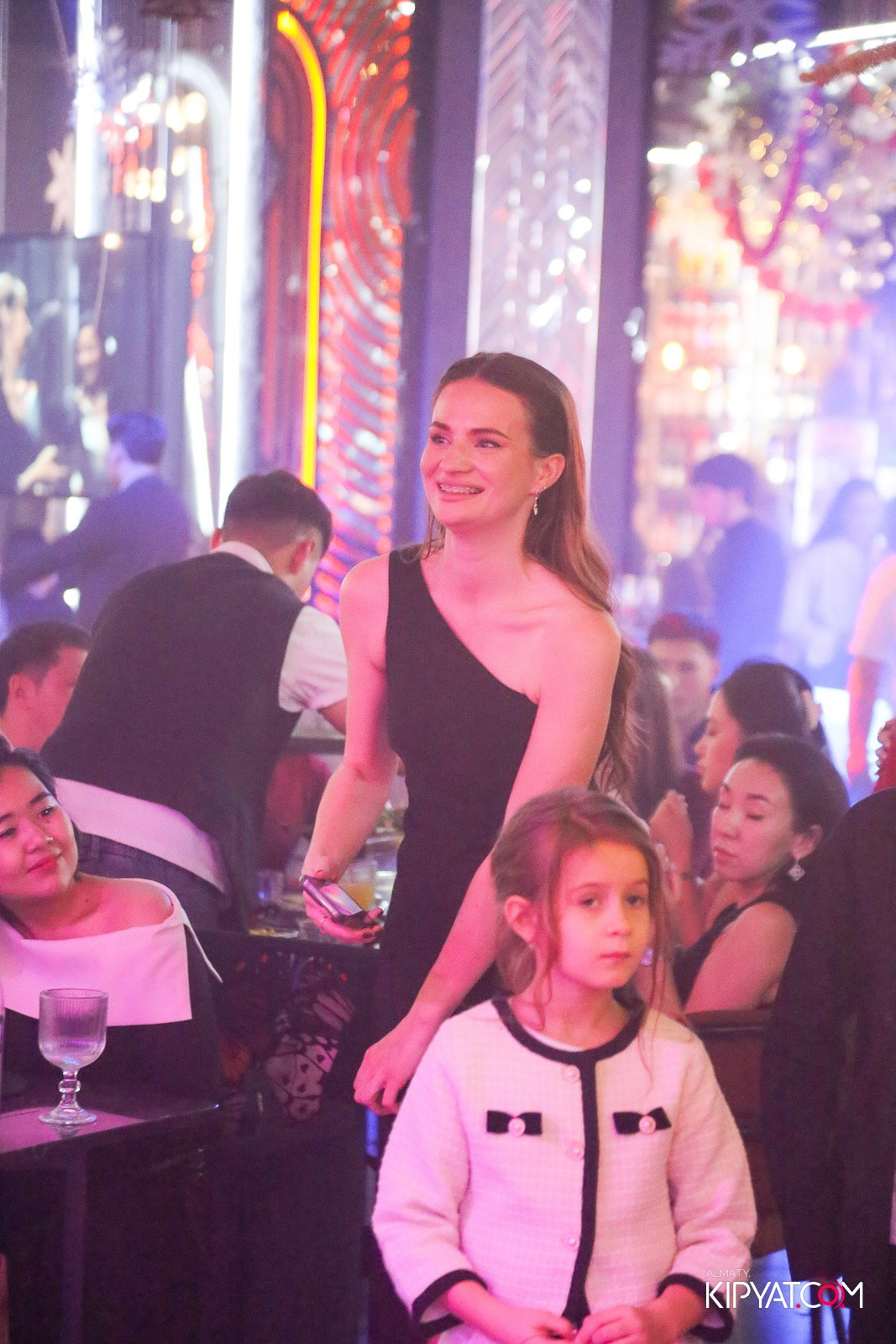 FRIENDS BAR & TERRACE. КИПЯТКОМ АЛМАТЫ! Фотосъемка мероприятий в Алматы