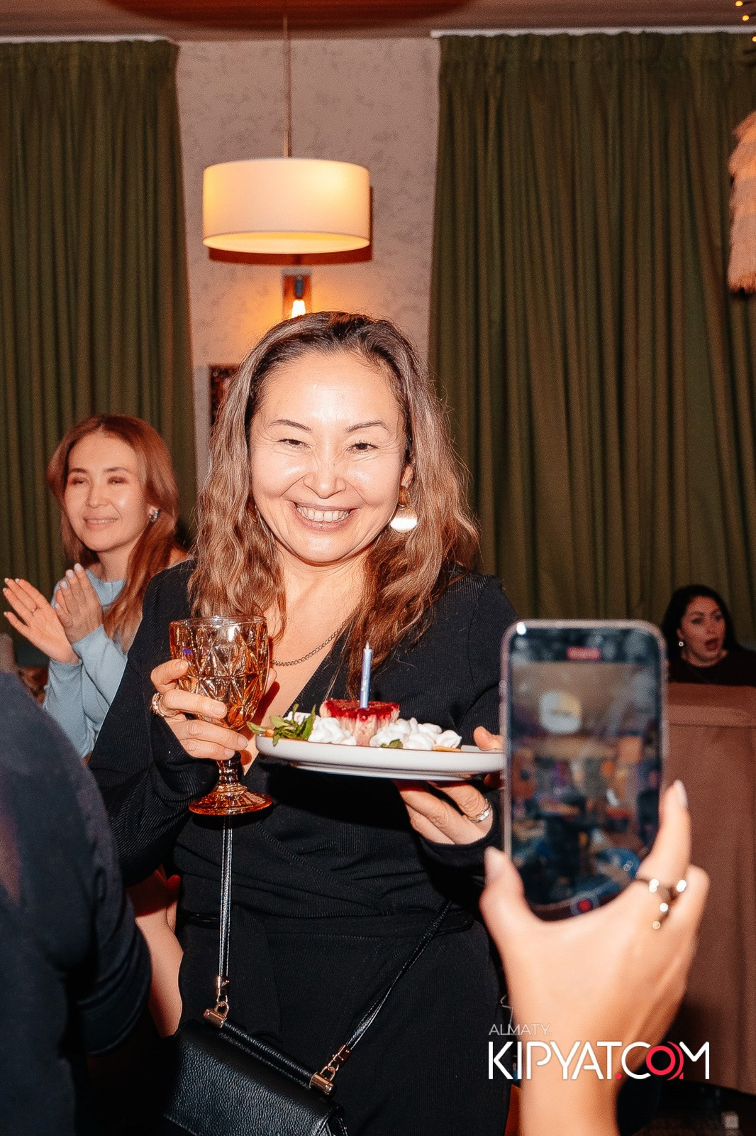 ГРУЗИНСКИЙ ДВОР НА КАБАНБАЙ БАТЫРА. КИПЯТКОМ АЛМАТЫ!