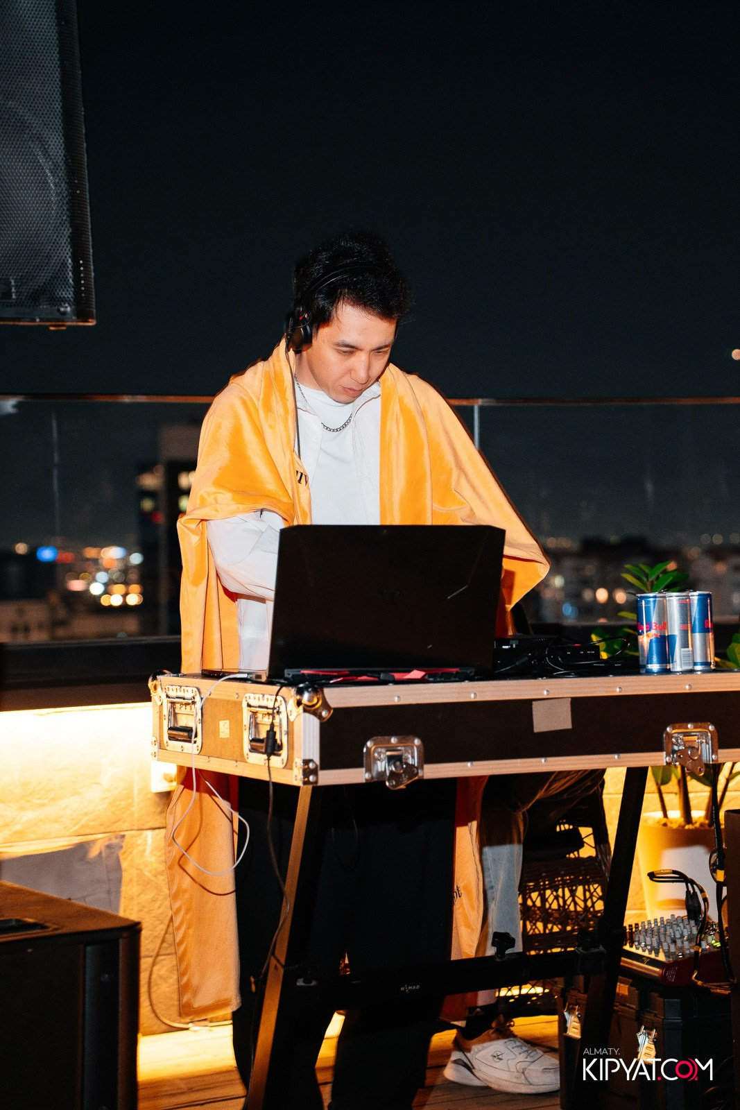 ОФИЦИАЛЬНОЕ ОТКРЫТИЕ ЛЕТНЕЙ ТЕРРАСЫ «TO THE MOON LOUNGE & HOOKAH». КИПЯТКОМ АЛМАТЫ!