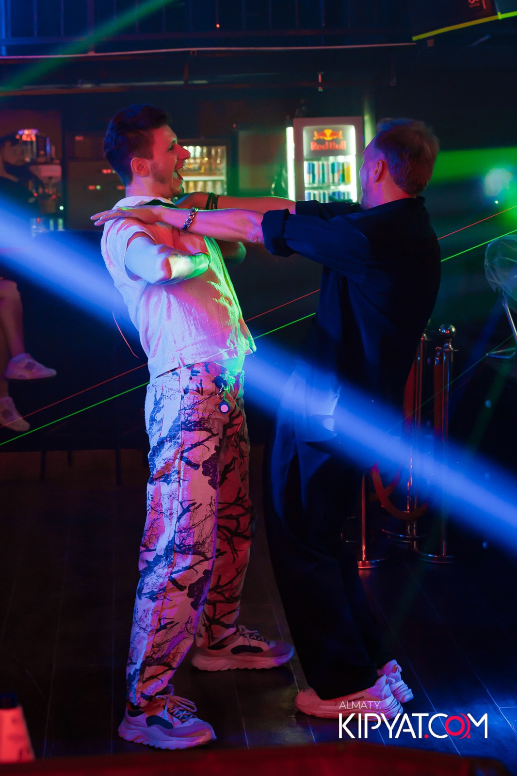 НОЧНОЙ КЛУБ ICON. КИПЯТКОМ АЛМАТЫ!
