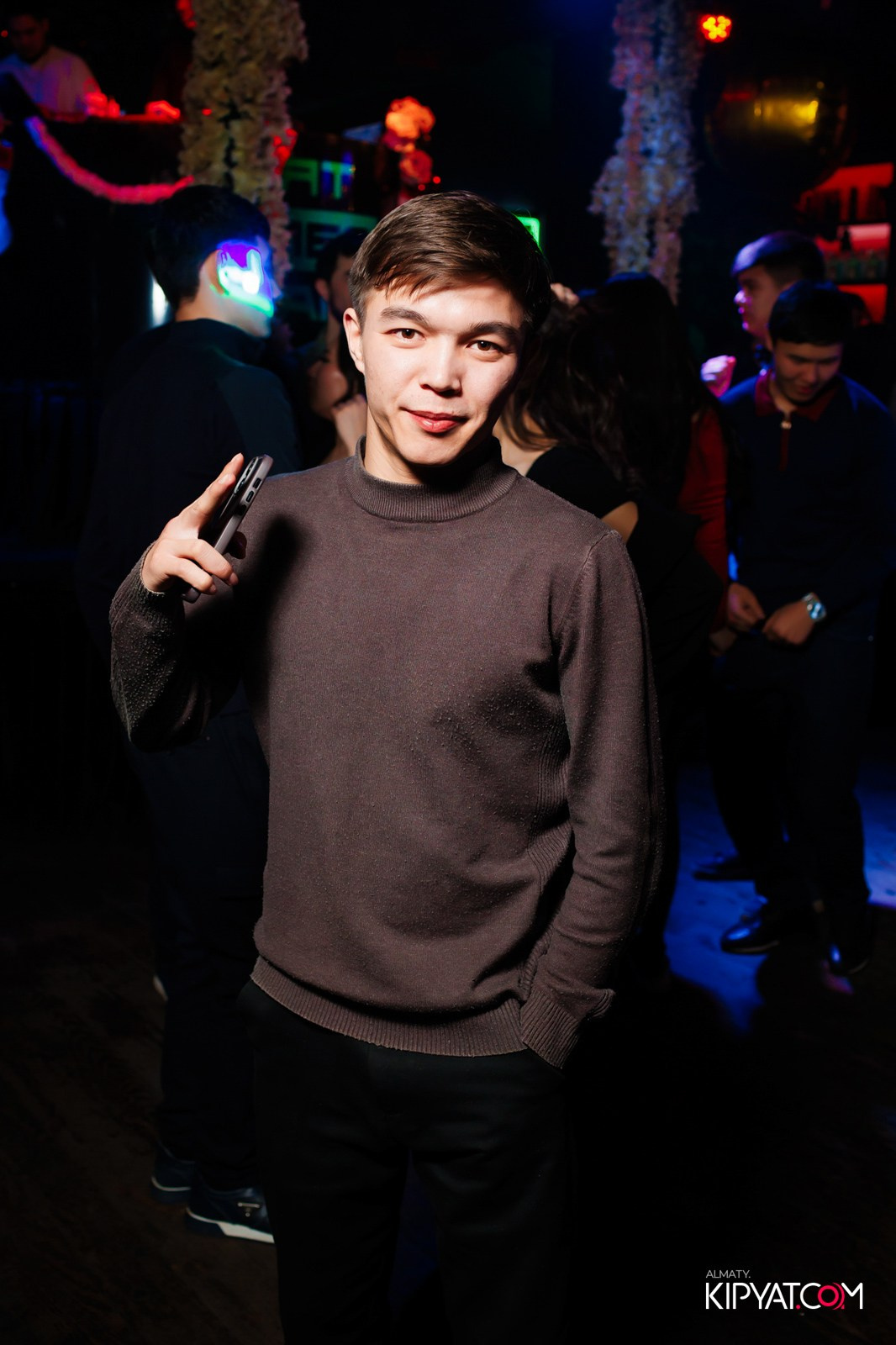 UYAT EMES BAR. КИПЯТКОМ АЛМАТЫ!