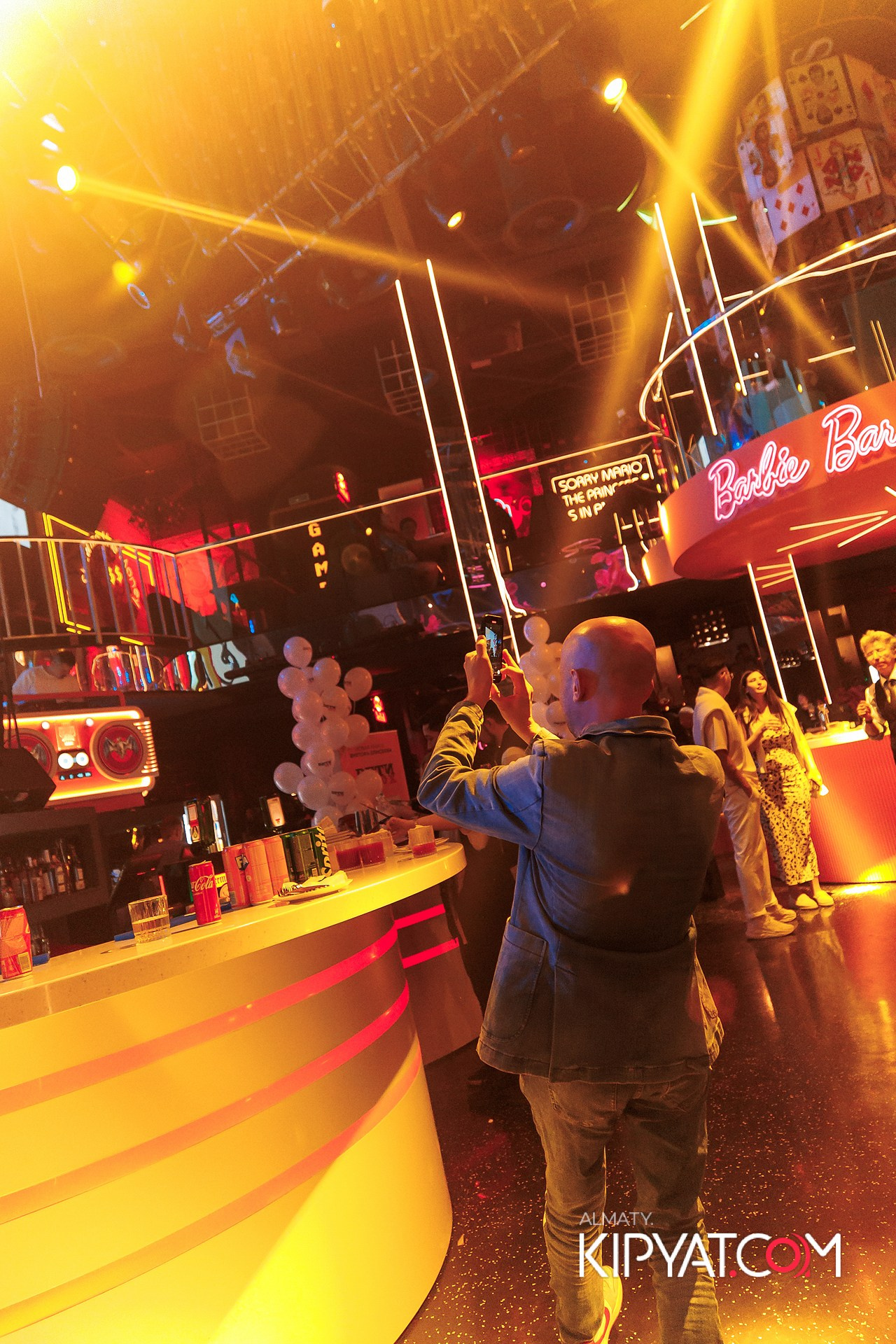 ПРЕЗЕНТАЦИЯ КНИГИ ВИКТОРА ЕЛИСЕЕВА. КИПЯТКОМ АЛМАТЫ!