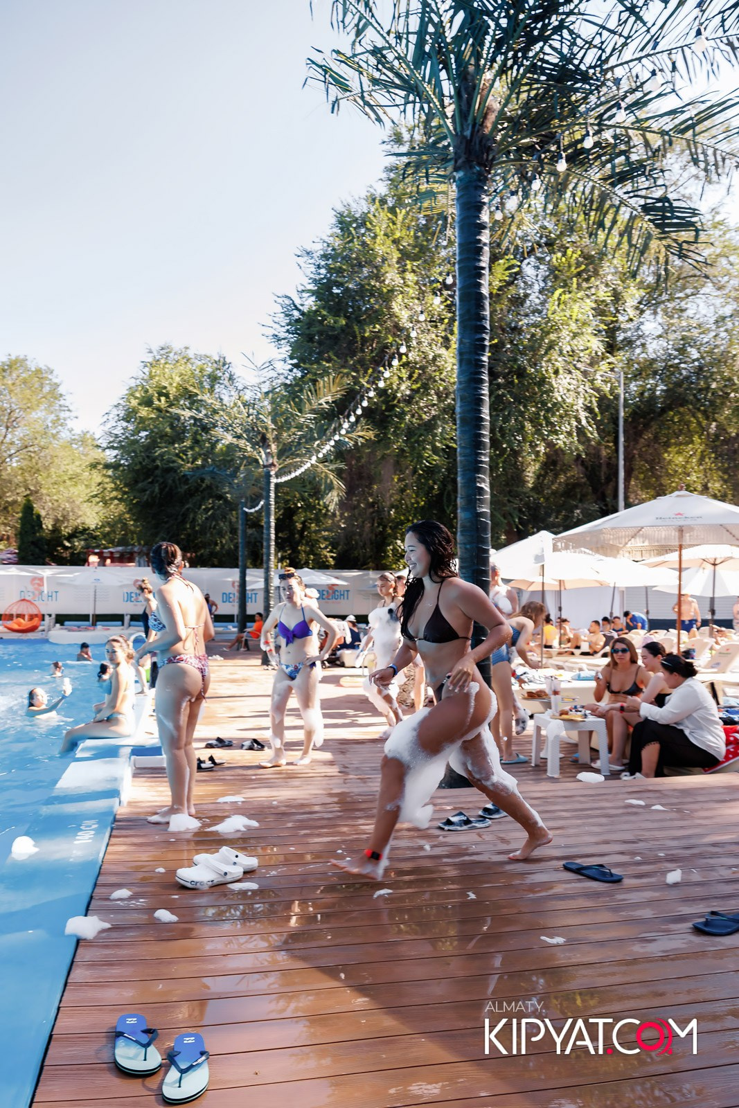 ПЕННАЯ ВЕЧЕРИНКА/ДЫМОВОЕ ШОУ/БАССЕЙН DELIGHT POOL. КИПЯТКОМ АЛМАТЫ!