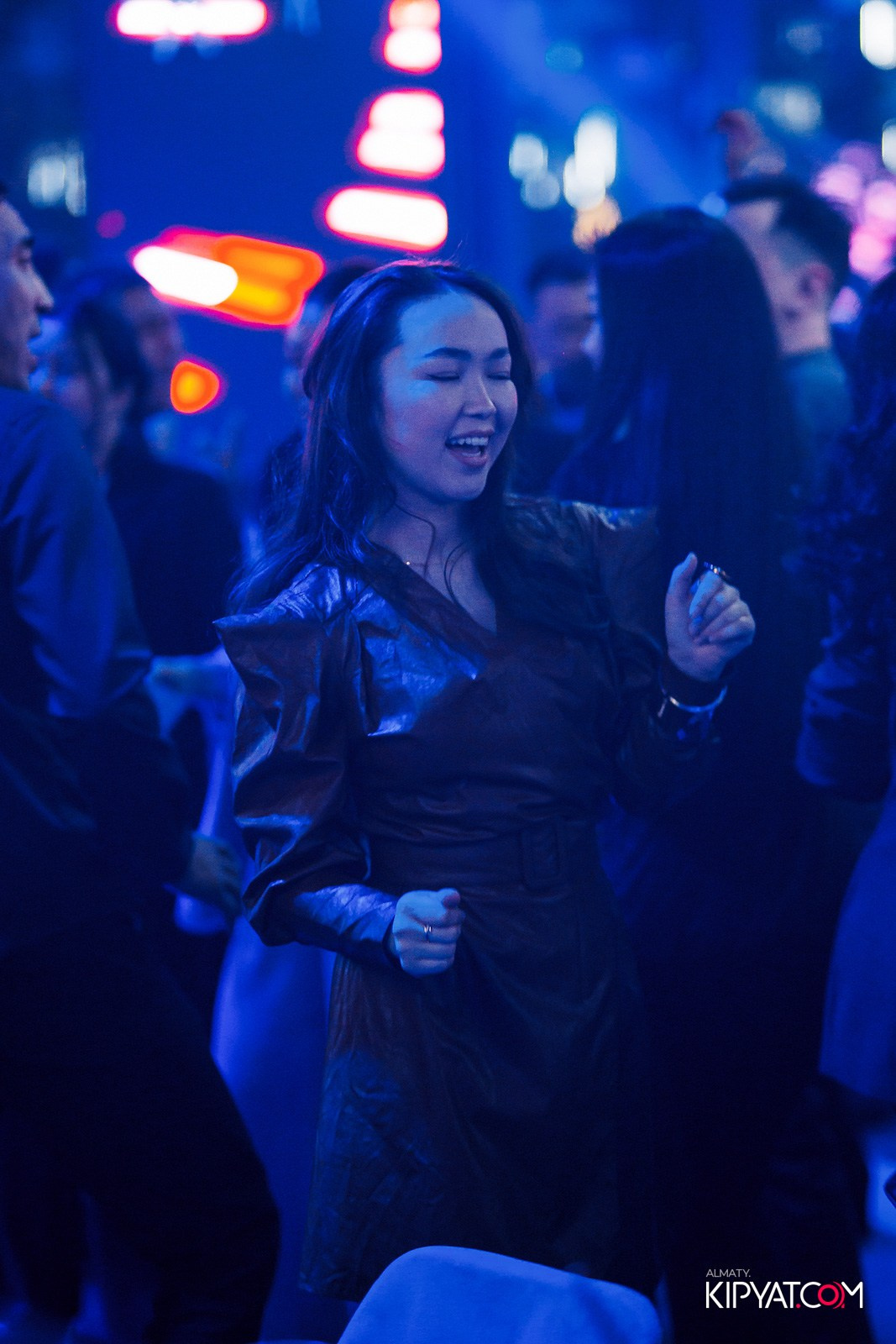 FRIENDS BAR & TERRACE. КИПЯТКОМ АЛМАТЫ!