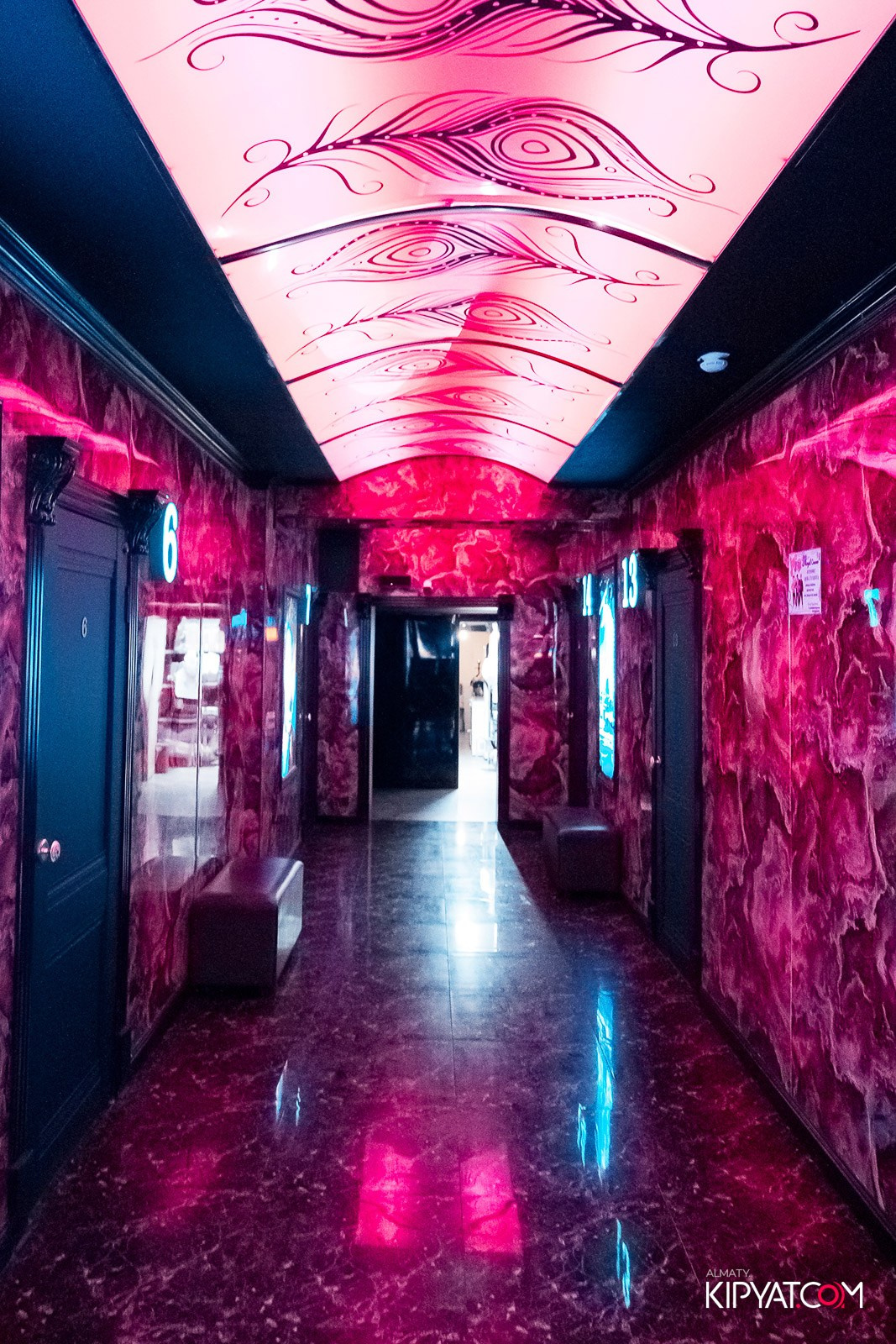 КАРАОКЕ РОЯЛЬ COSMO. КИПЯТКОМ АЛМАТЫ!