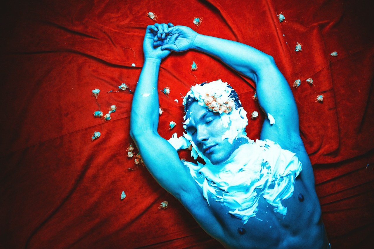 Современная концептуальная фотография о теле, уязвимости и идентичности. Визуальная практика на стиле честности, пост-иронии и искусства.Рекламная фотография, Концептуальная фотография, Современный художник, Психология, Коммерческий фотограф, Репортажный фотограф, Стрит фотография, Арт, Сюрреализм, Мобильная фотография, Снято на айфон, Дима Бурза