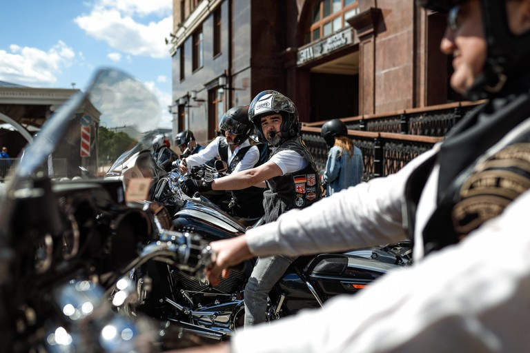 Свадьба байкеров в ресторане «Дворянское гнездо». Kirillova Studio — мастерская декора и событий Юли Кирилловой