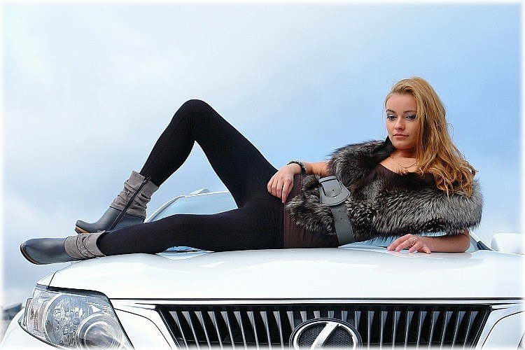 ДЕВУШКИ И АВТО. Фотограф для маркетплейсов Михаил Бове