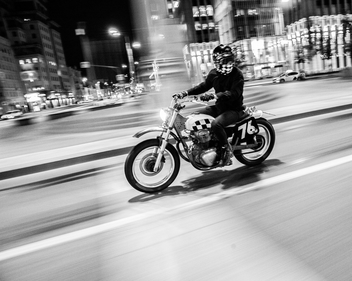 Автомобили и мотоциклы. Фотограф Женя Сальцын