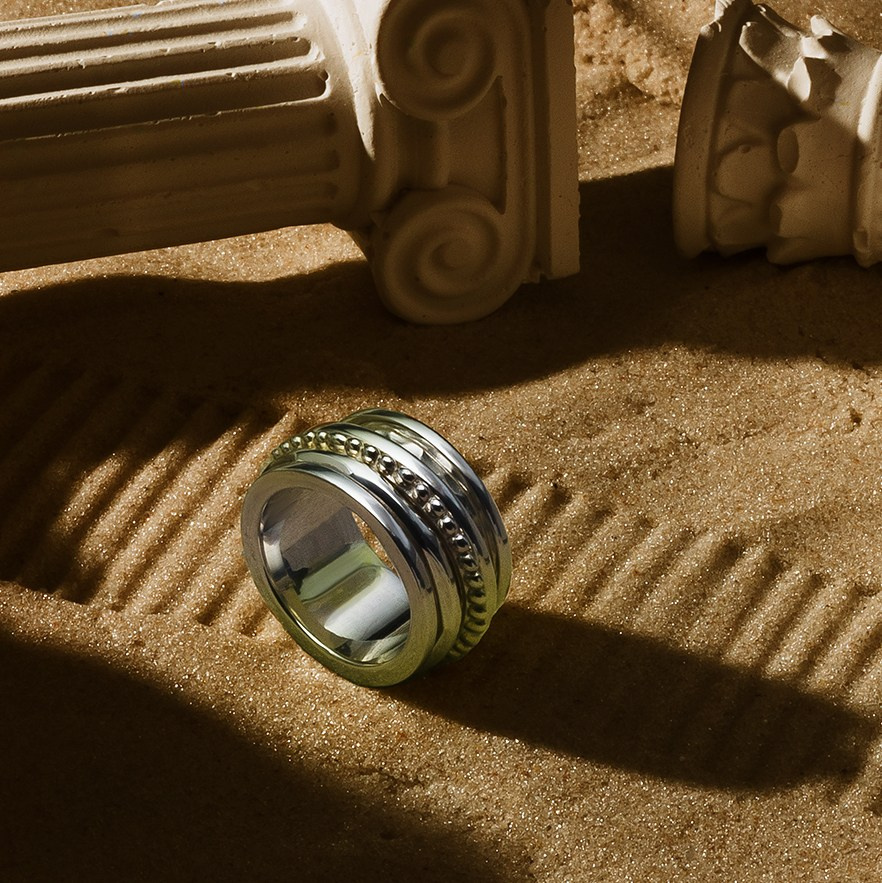 Ювелирный фотограф в Санкт-Петербурге. Рекламная фотосъёмка. Предметная фотосъемка часов, украшений и других предметов роскоши. Антиквариат. Профессиональный фотограф в Санкт-Петербурге. Студийная фотография. Фотограф Сергей Пушкин. Фото для рекламы и соцсетей.  Product photographer in Saint-Petersburg, Russia. Фотосъемка товаров для соцсетей и маркетплейсов. предметная фотосъемка украшений, СПб.