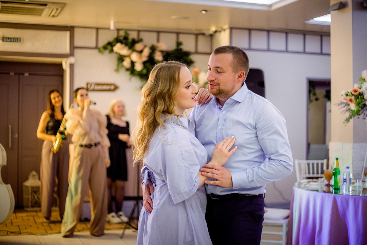 Свадебная фотосессия в ресторане. Свадебный фотограф в Санкт-Петербурге Антон Владимиров