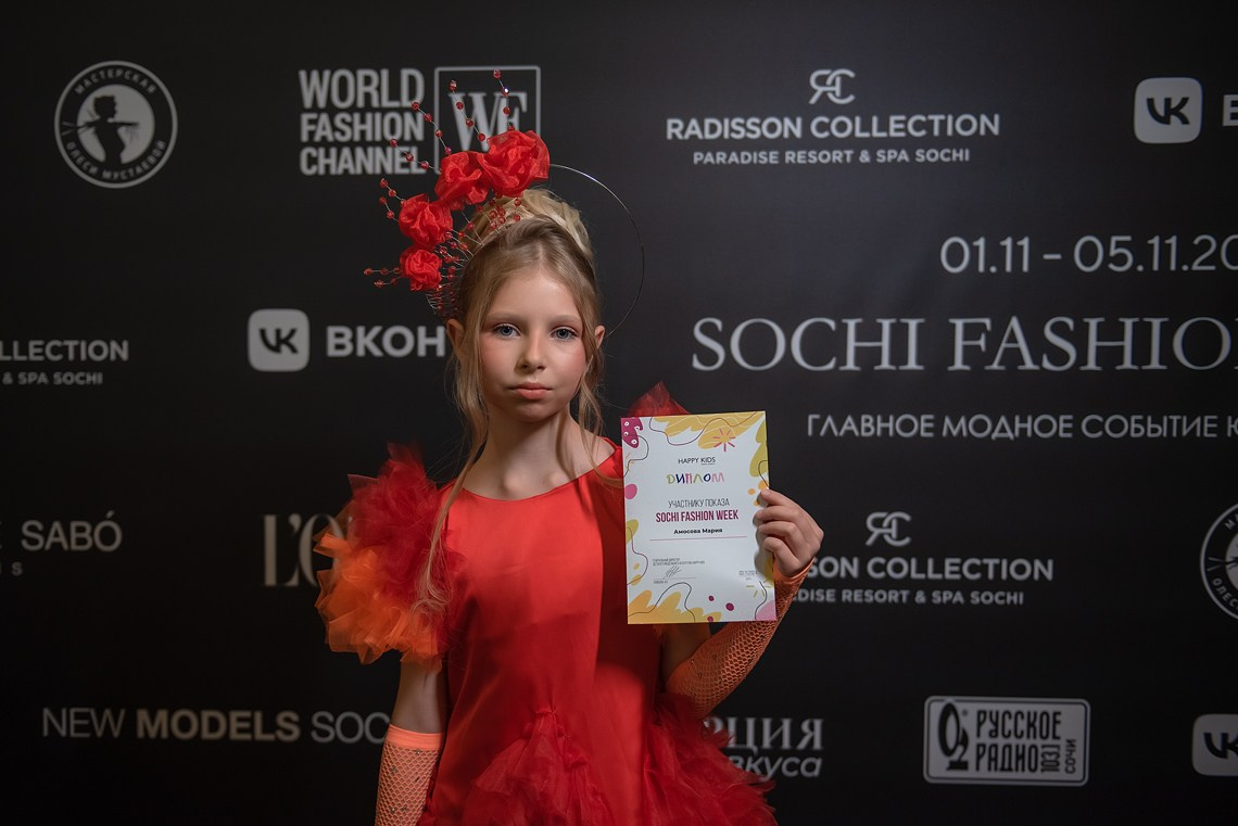 SochiFashionWeek2024 дизайнер Анохина Светлана. Семейный и коммерческий фотограф в Сочи Александр Бодунов