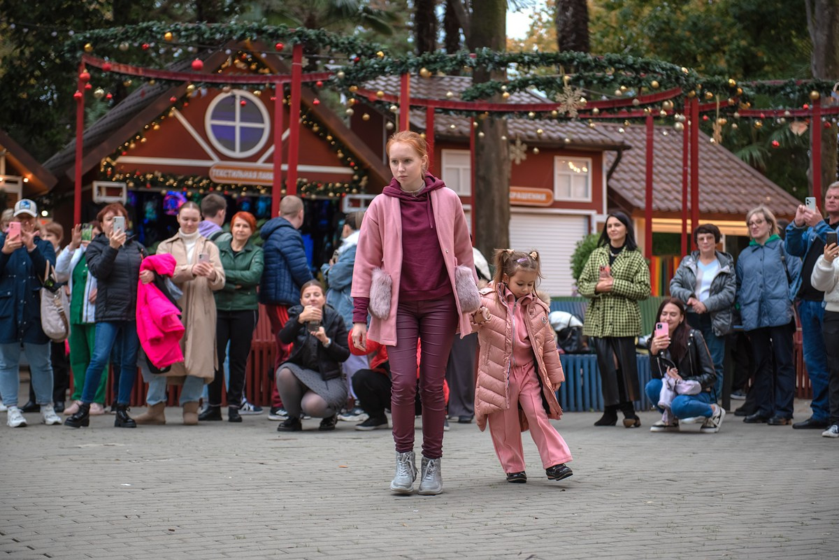 Парк Ривьера дефиле HAPPYkids. Семейный и коммерческий фотограф в Сочи Александр Бодунов