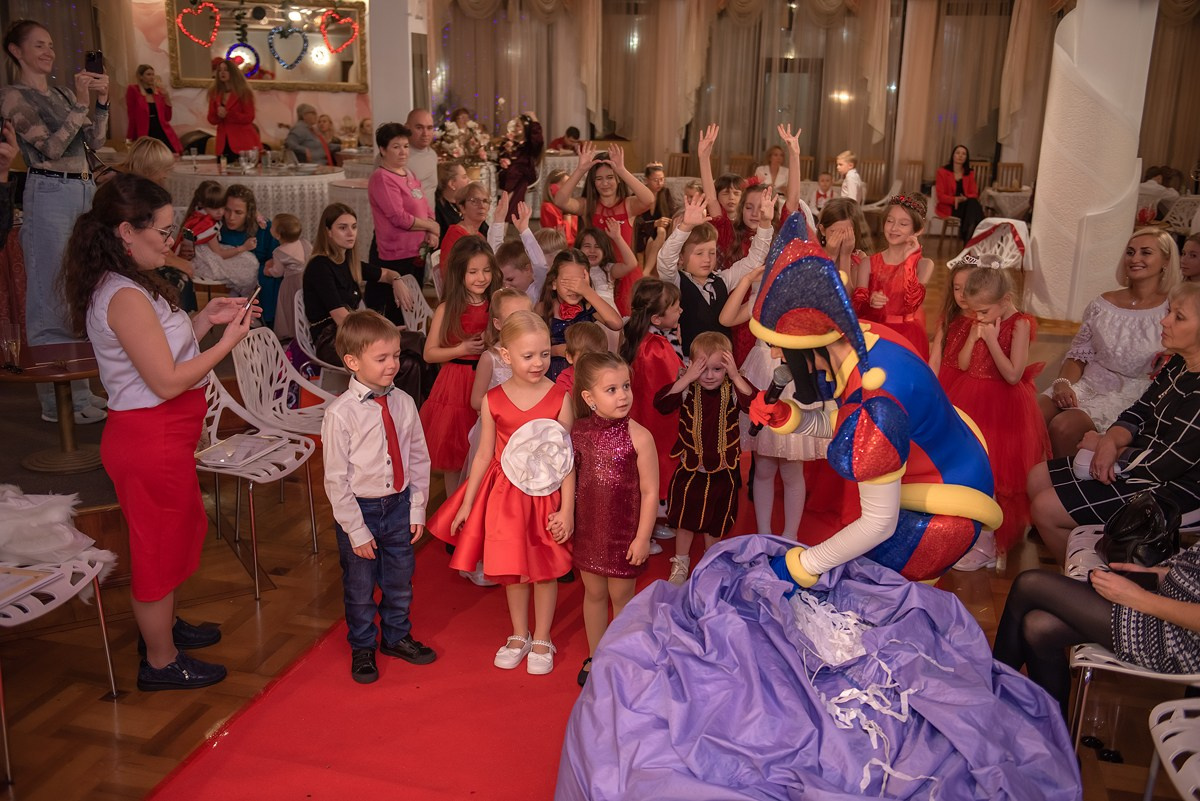 Выпускной в детской школе моделей HAPPYkids 2024. Семейный и коммерческий фотограф в Сочи Александр Бодунов