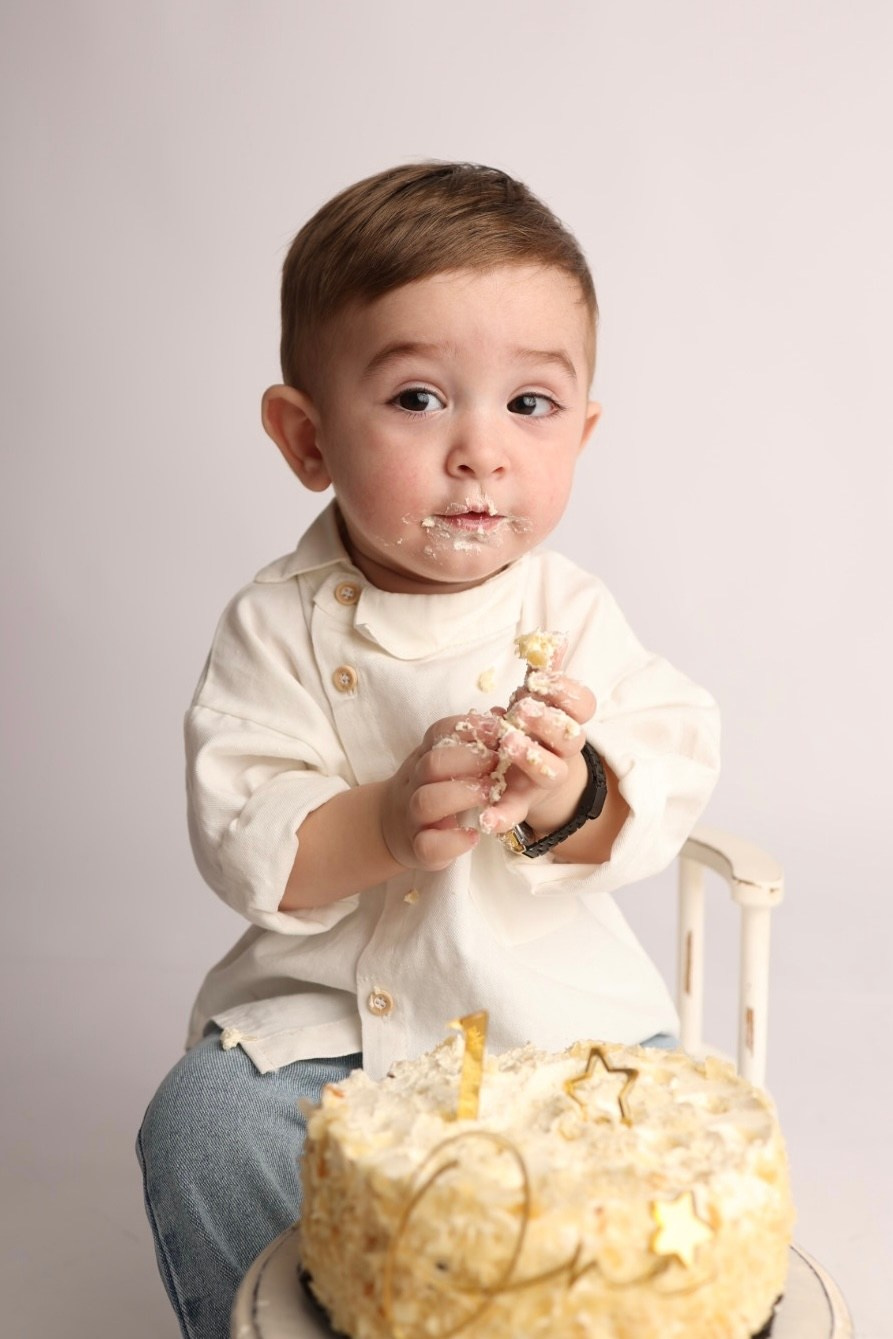 От 9 месяцев  - Фотограф новорожденных: магия детства в каждом снимке. Фотограф новорожденных: волшебные моменты первых дней жизни