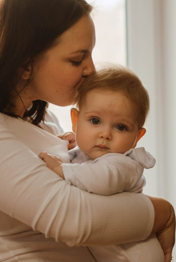 В объятиях мамы. Фотограф Углич, Рыбинск, Ярославль Ксения Соколова