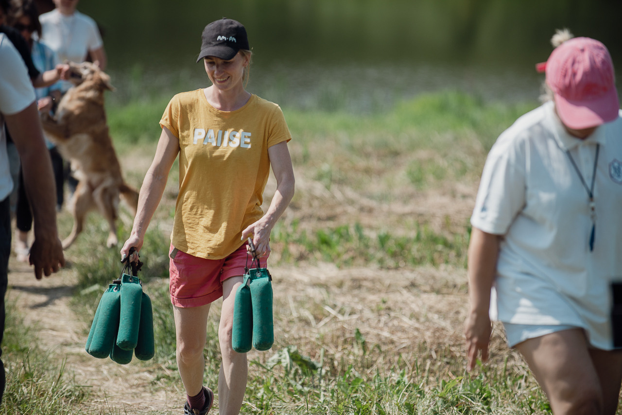 Соревнования по метанию даммисов в рамках тренировочного лагеря Школы Шмеля 2023. Фотограф-анималист Наталья Светличная