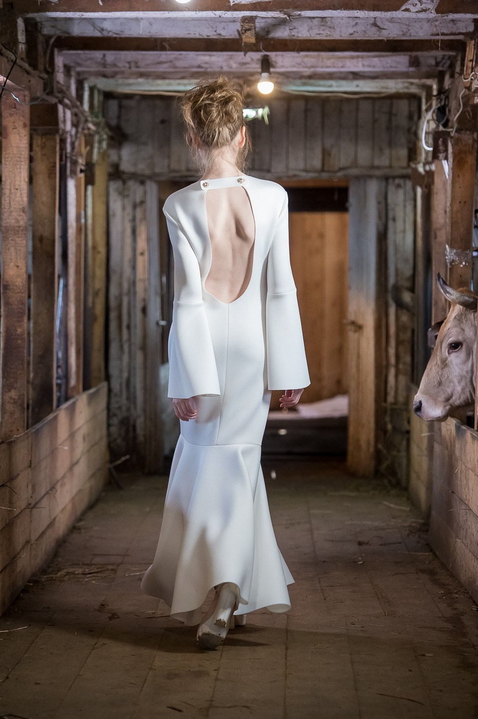 Jana Nedzvetskaya. Показ в коровнике. 2016. Дима Бабушкин. Фотограф. Подиум. Репортаж. Творчество. Дорого