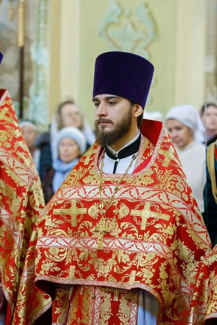 Благочинный Северо-Западного округа принял участие в Архиерейском Богослужении в соборе Покрова Пресвятой Богородицы. Саратовское Северо-Западное благочиние