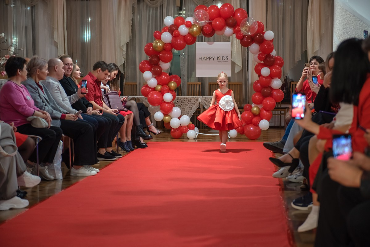 Выпускной в детской школе моделей HAPPYkids 2024. Семейный и коммерческий фотограф в Сочи Александр Бодунов