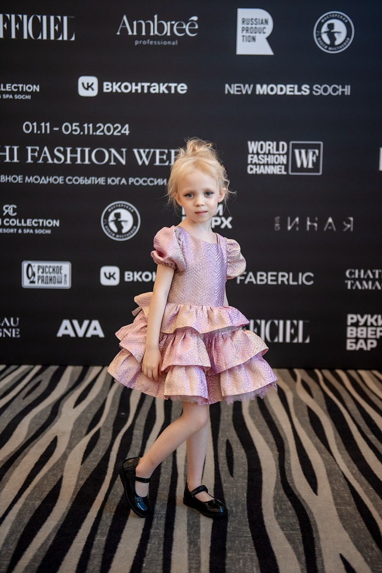 SochiFashionWeek2024 дизайнер Юлия Крылова. Семейный и коммерческий фотограф в Сочи Александр Бодунов