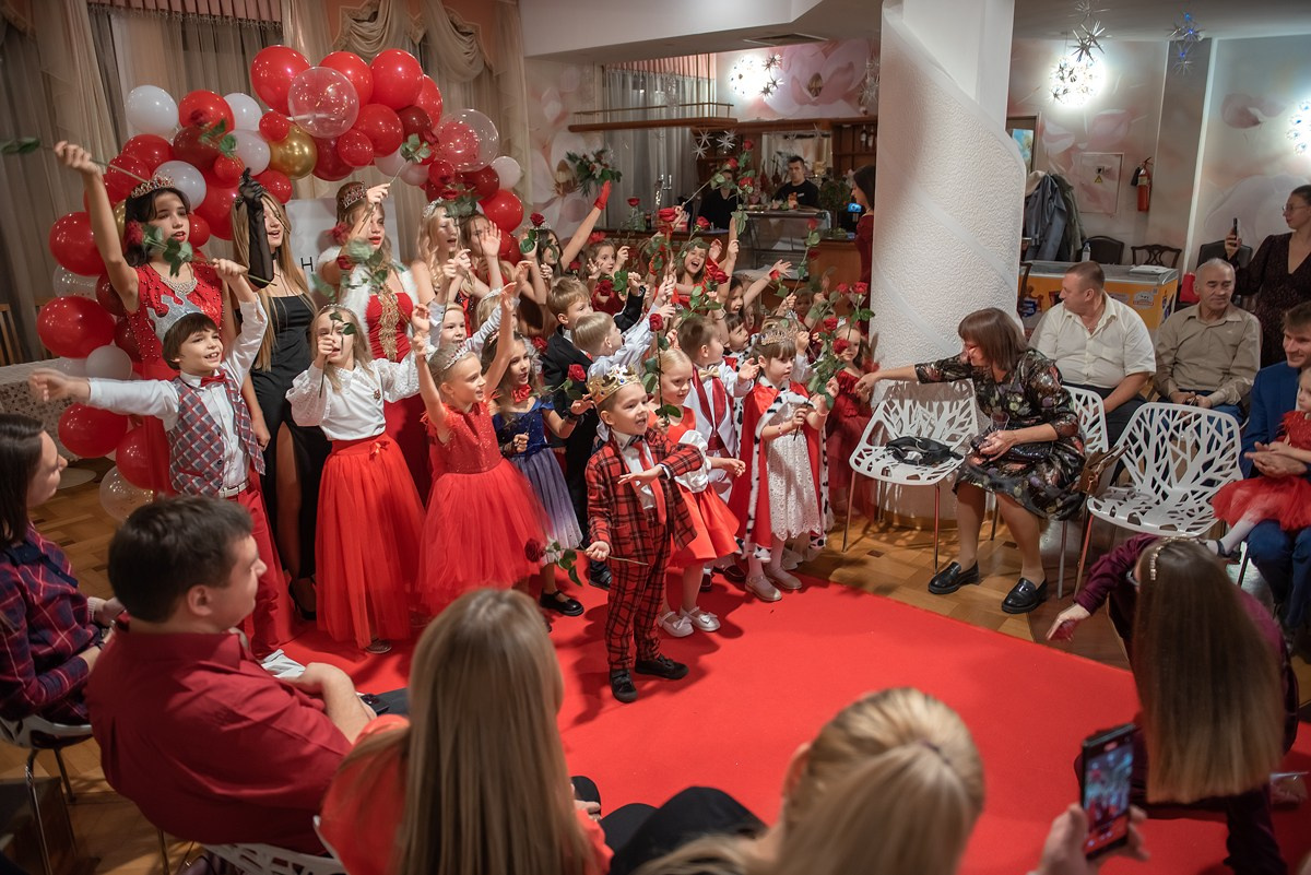 Выпускной в детской школе моделей HAPPYkids 2024. Семейный и коммерческий фотограф в Сочи Александр Бодунов