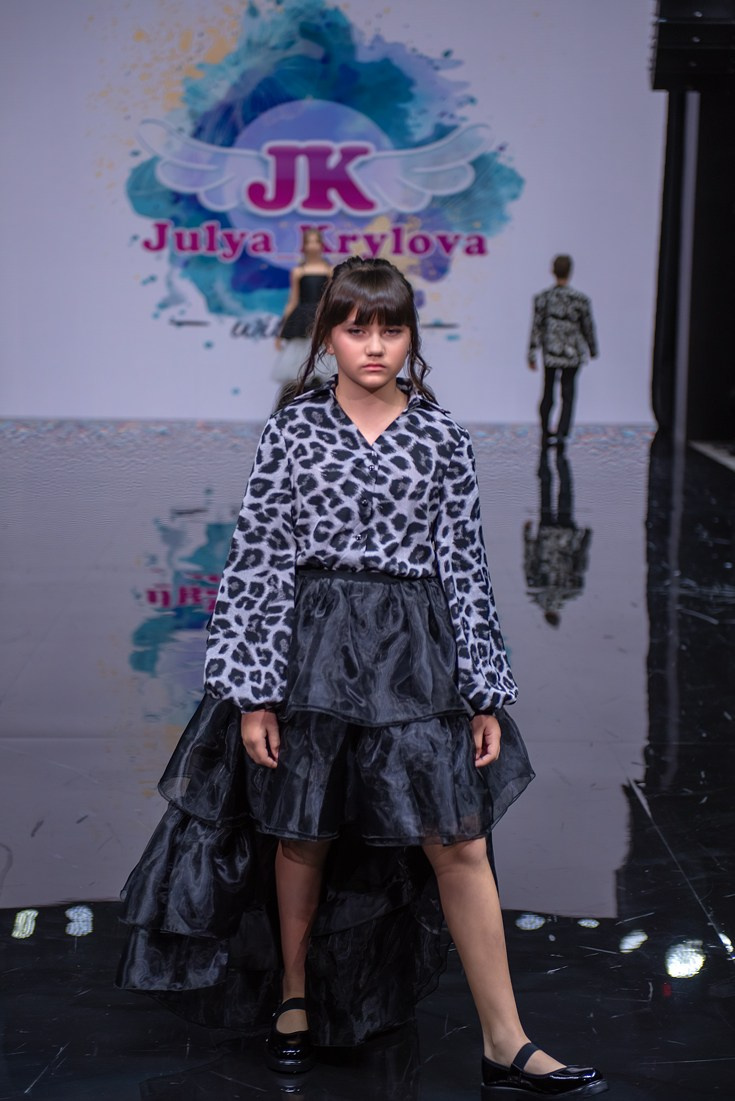 SochiFashionWeek2024 дизайнер Юлия Крылова. Семейный и коммерческий фотограф в Сочи Александр Бодунов