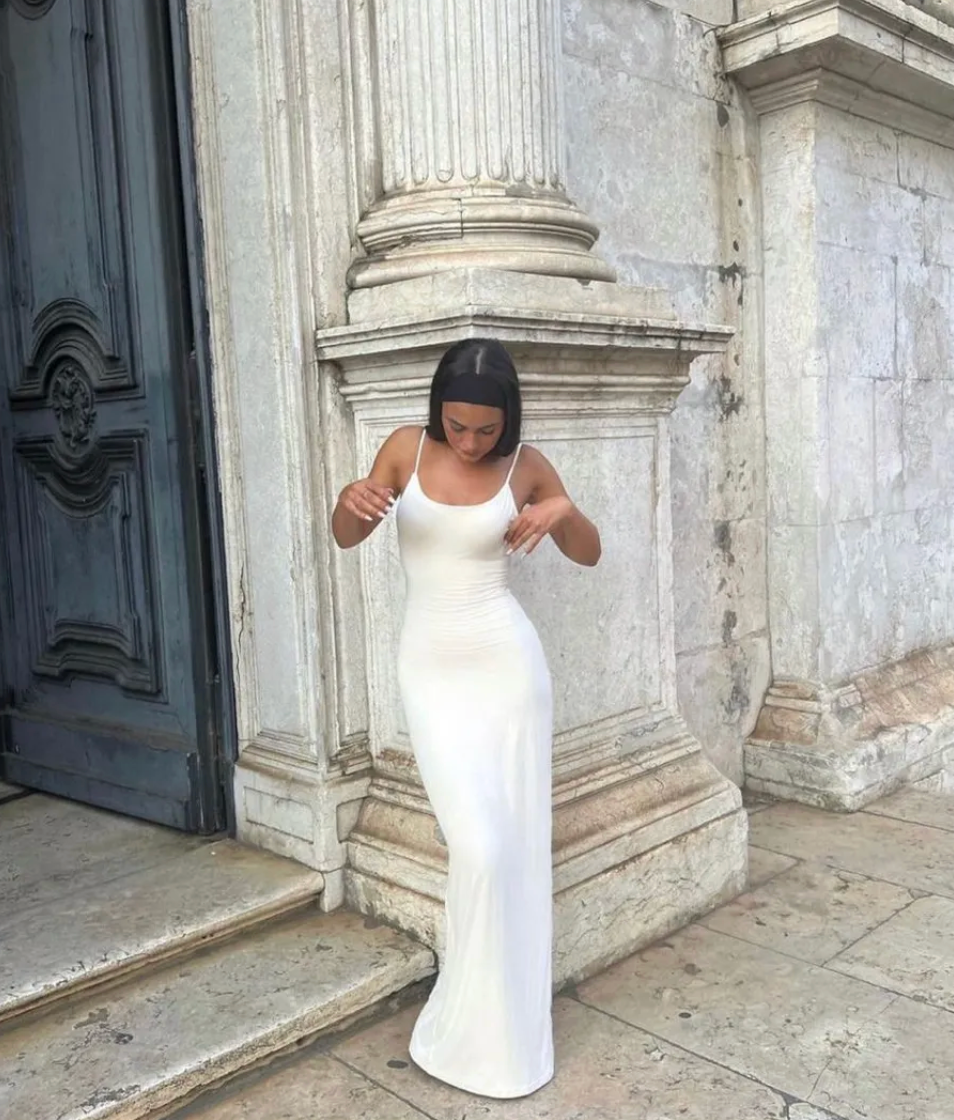 Нижнее белое платье. Лиза Бродская — фотограф в Москве