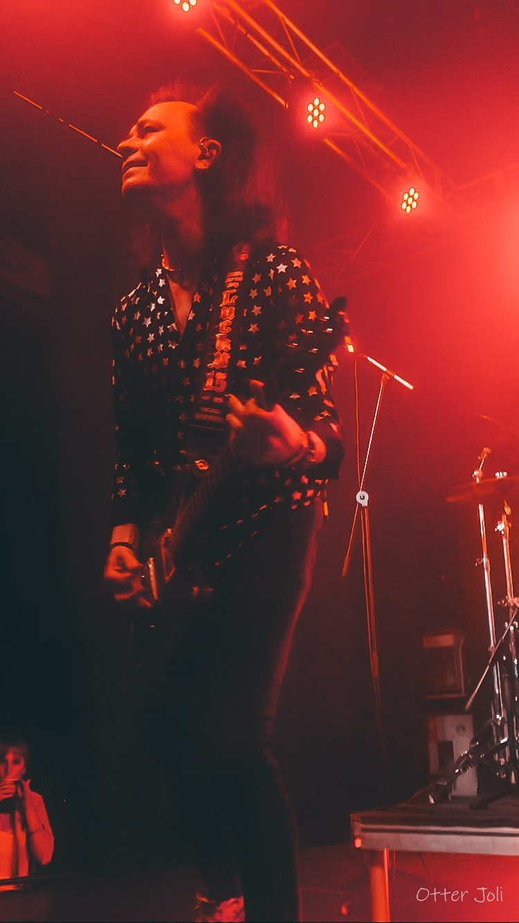 Screens. Концертный репортёр Валерия Сафина