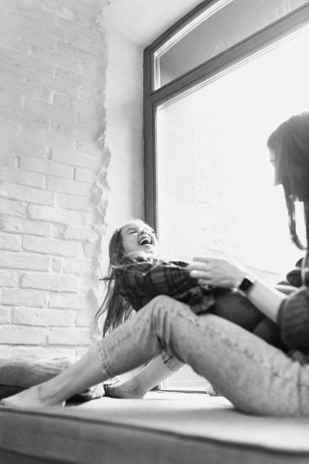 Мама с дочкой в кафе