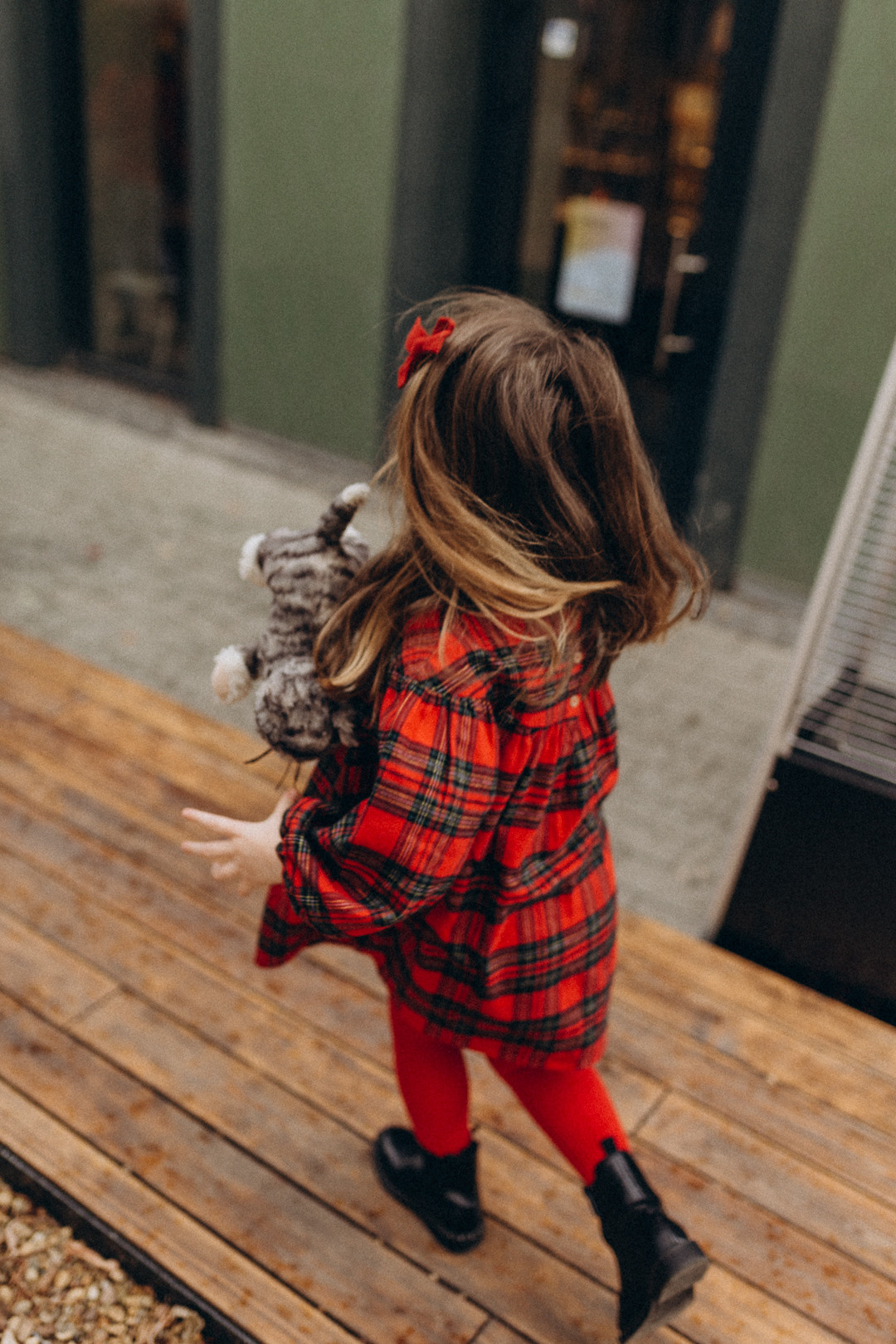 Мама с дочкой в кафе