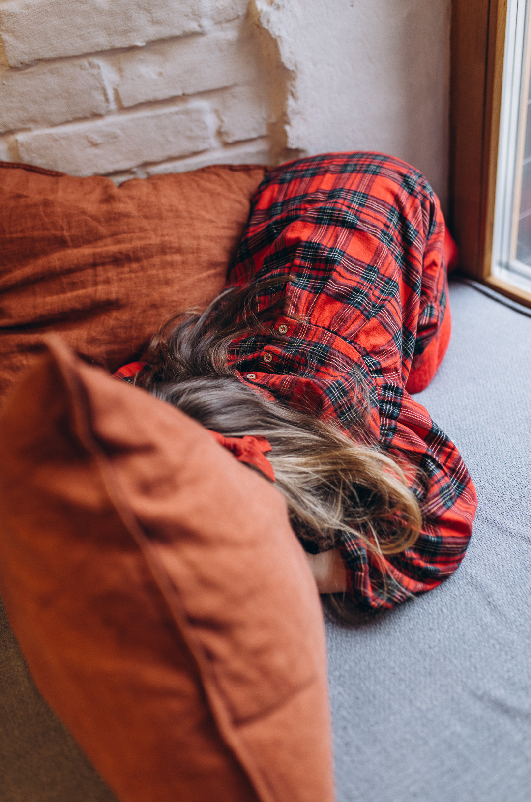 Мама с дочкой в кафе