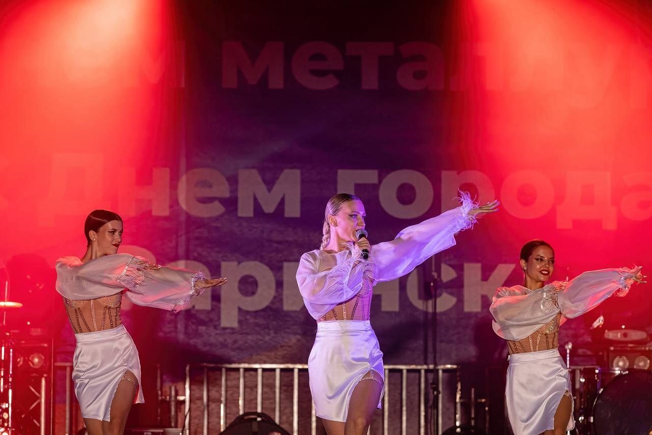 Выступления на сценах и уличных площадках. Танцевальная шоу-группа «GRANAT»