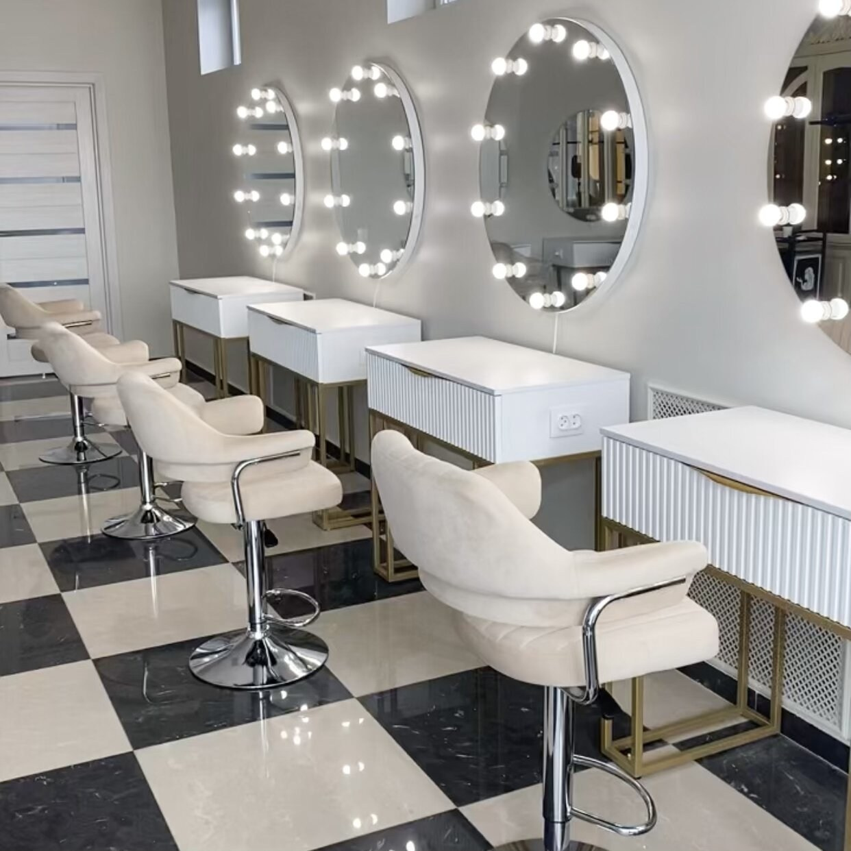 Контакты. Свадебный стилист по прическам и макияжу в Ростове-на-Дону Даниэла Дар