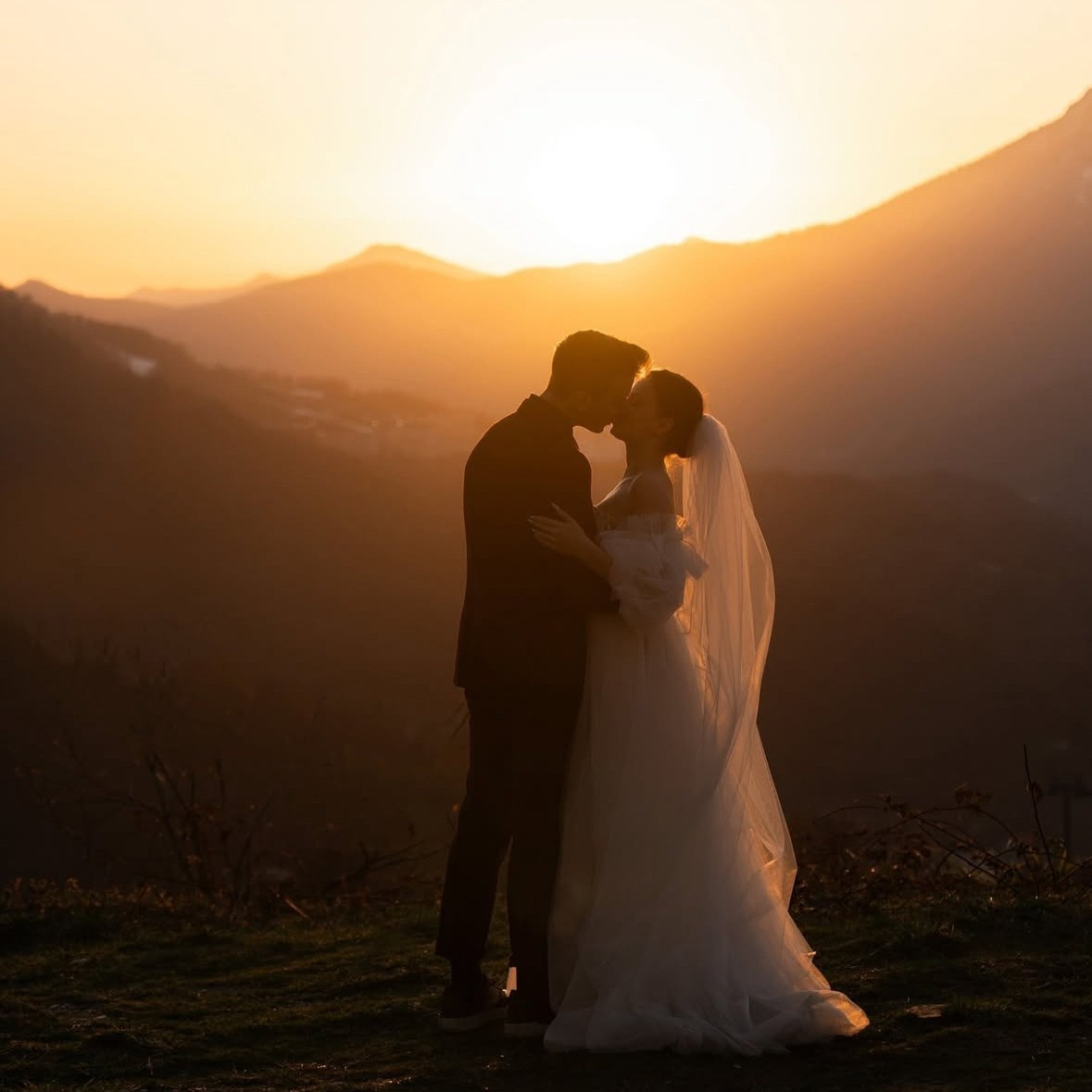 Авторские путешествия на красном кабриолете Lexus. Сочи, Адлер, Сириус, Красная Поляна, озеро Рица. Личный водитель и фотограф. Свадебный фотограф в Сочи и Адлере — Фотосессии на море и в горах | Виктор Рогулев