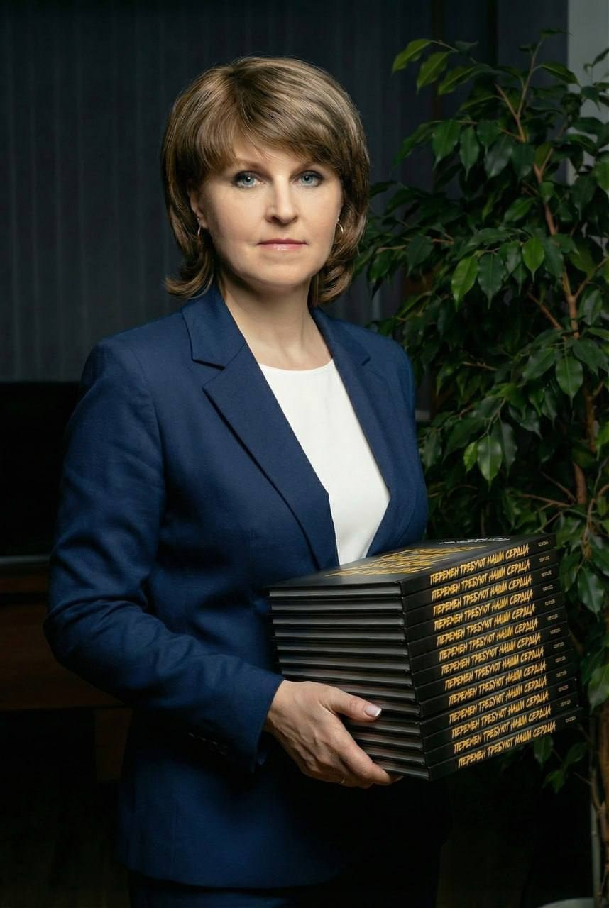 Бизнес портреты. Шаблоны и дизайны выпускных альбомов и фотокниг