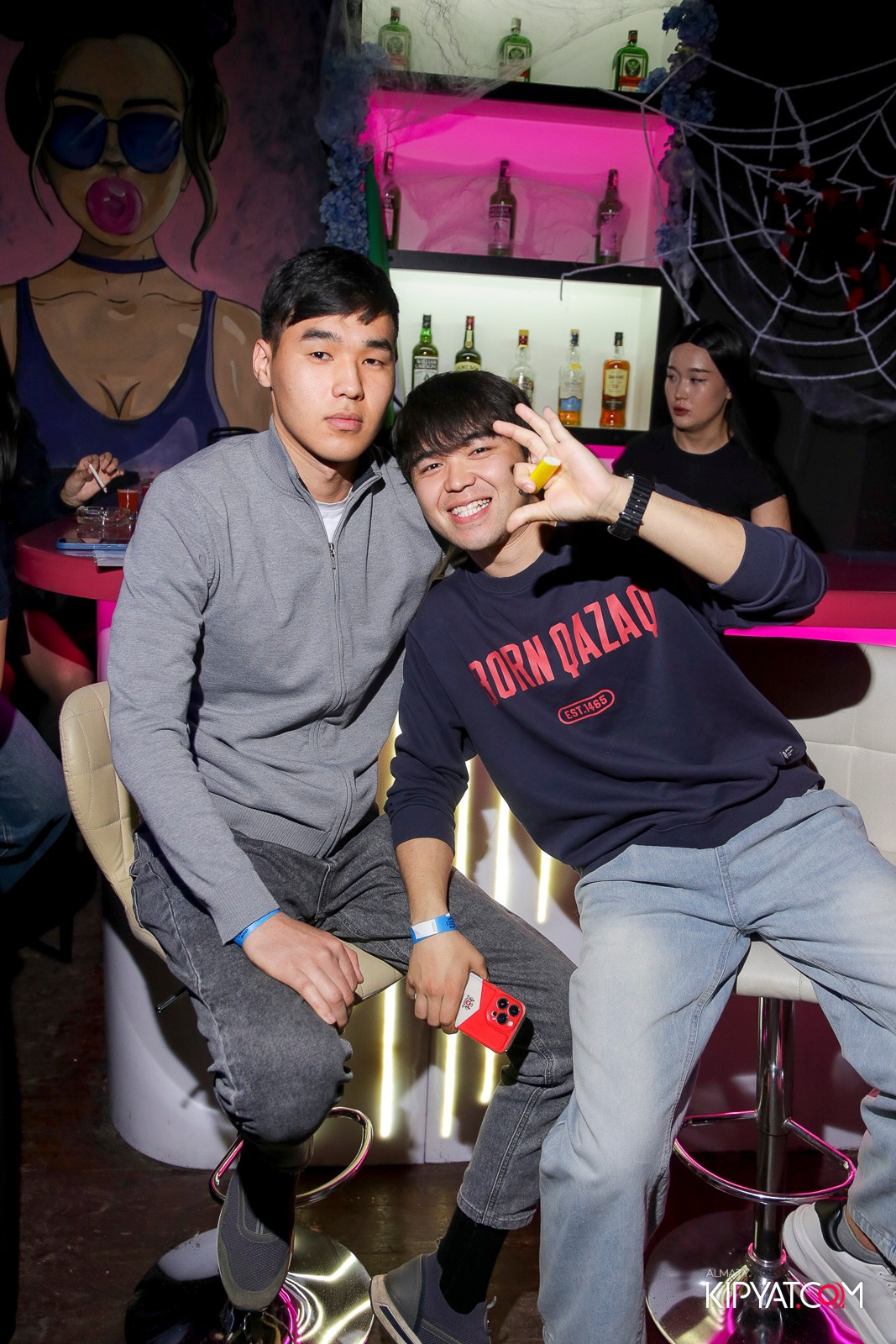 UYAT EMES BAR. КИПЯТКОМ АЛМАТЫ!