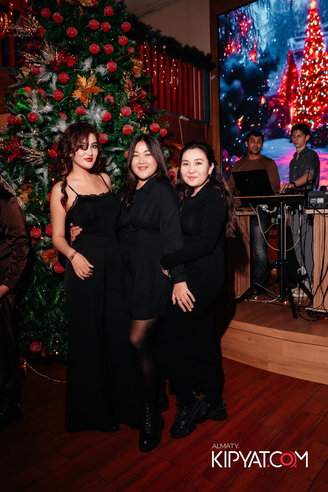 ГРУЗИНСКИЙ ДВОР НА КАБАНБАЙ БАТЫРА. КИПЯТКОМ АЛМАТЫ!