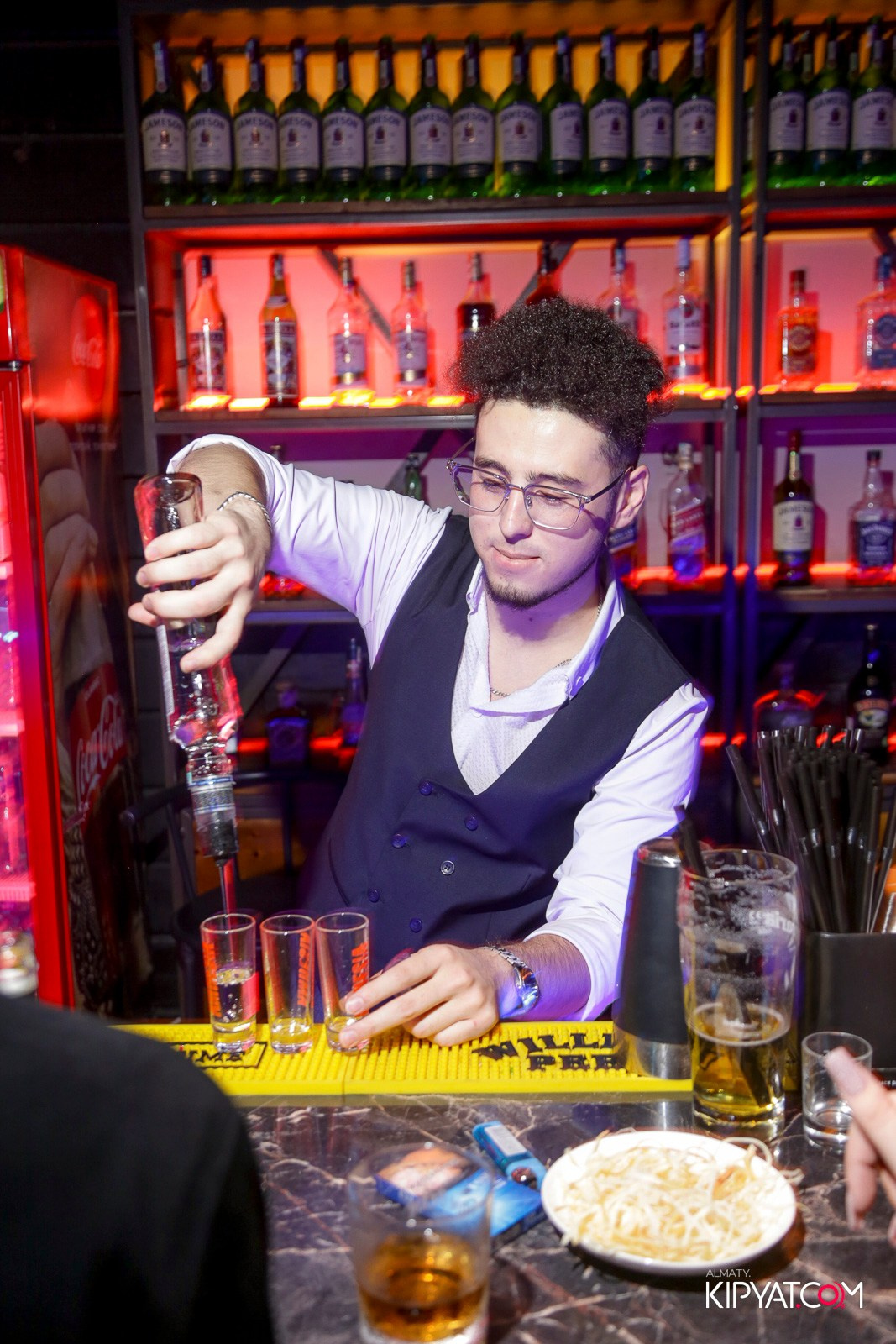 ARAGOSTA ДИСКО-БАР. КИПЯТКОМ АЛМАТЫ!