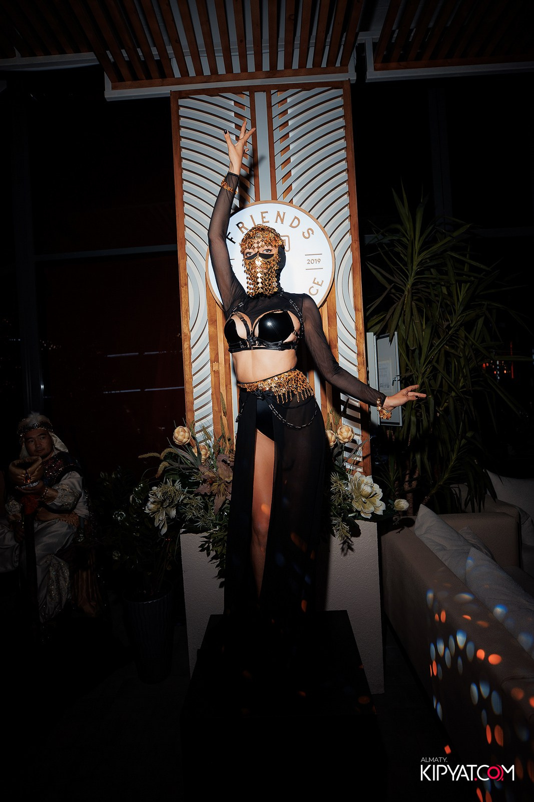 FRIENDS BAR & TERRACE. КИПЯТКОМ АЛМАТЫ!