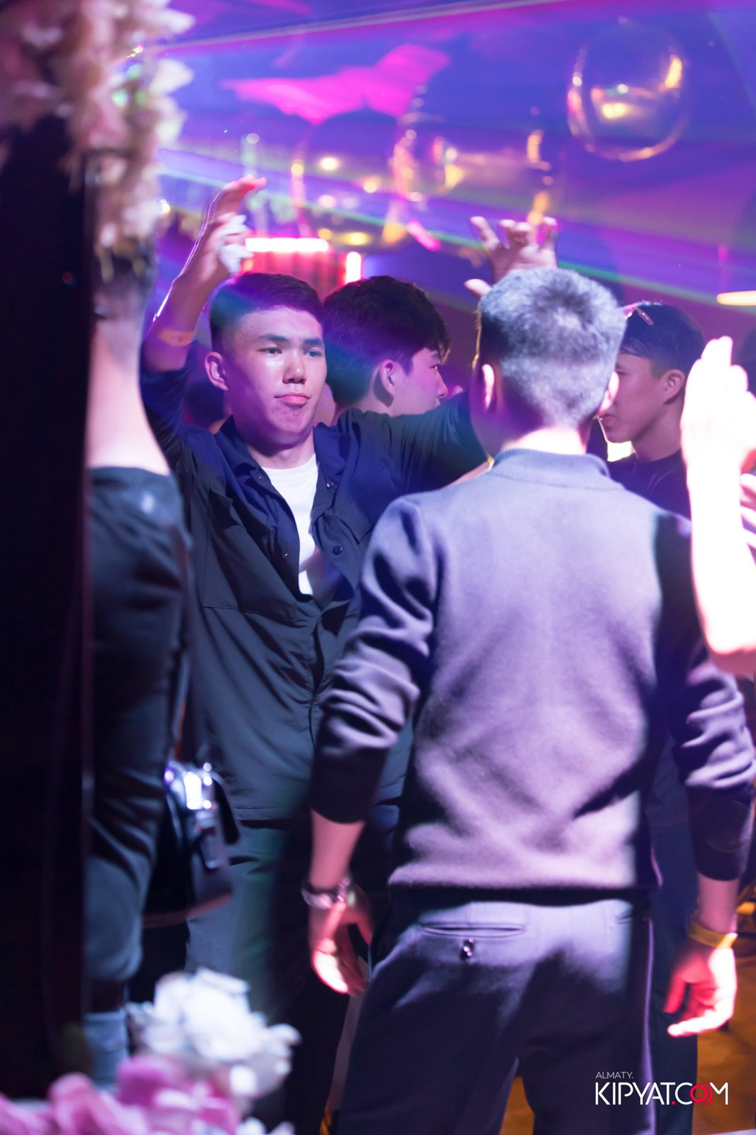 UYAT EMES BAR. КИПЯТКОМ АЛМАТЫ!