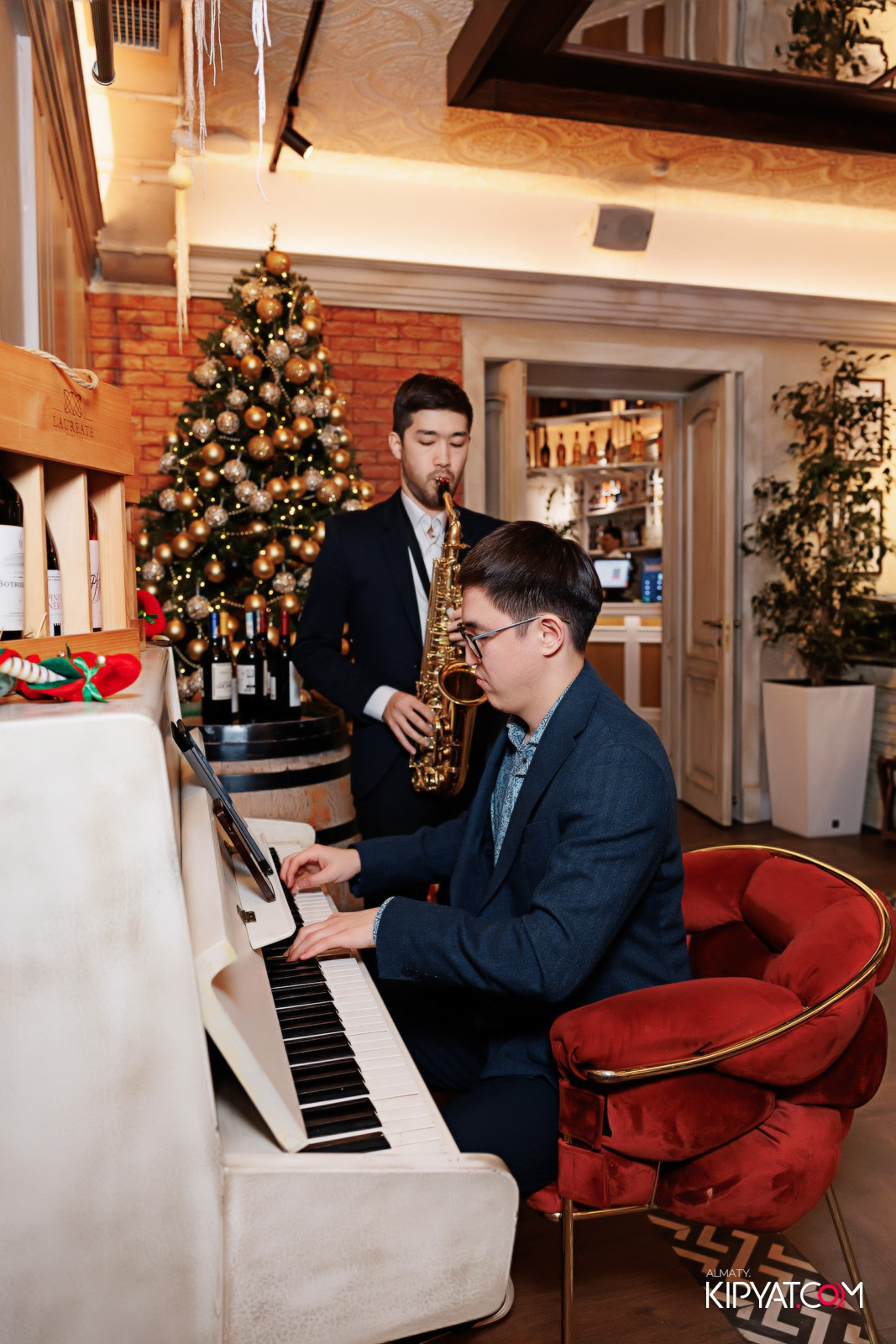 LAUREATE GRAND CAFÉ. КИПЯТКОМ АЛМАТЫ!