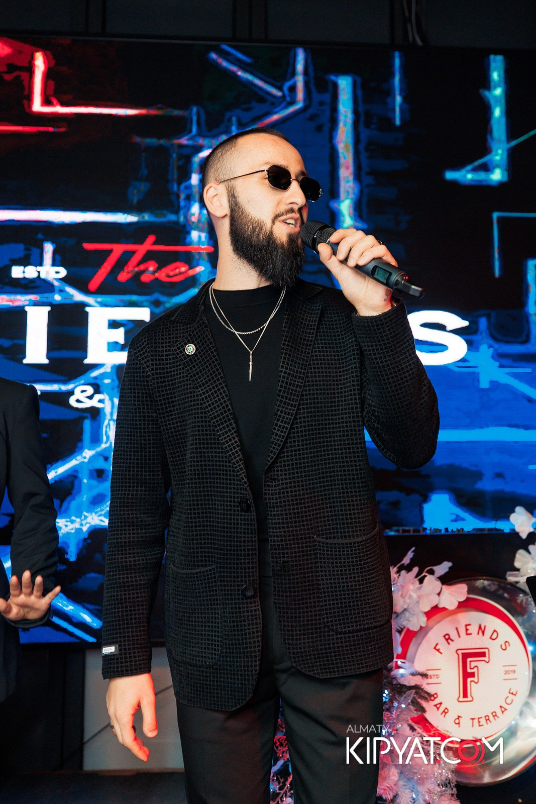 FRIENDS BAR & TERRACE. КИПЯТКОМ АЛМАТЫ!