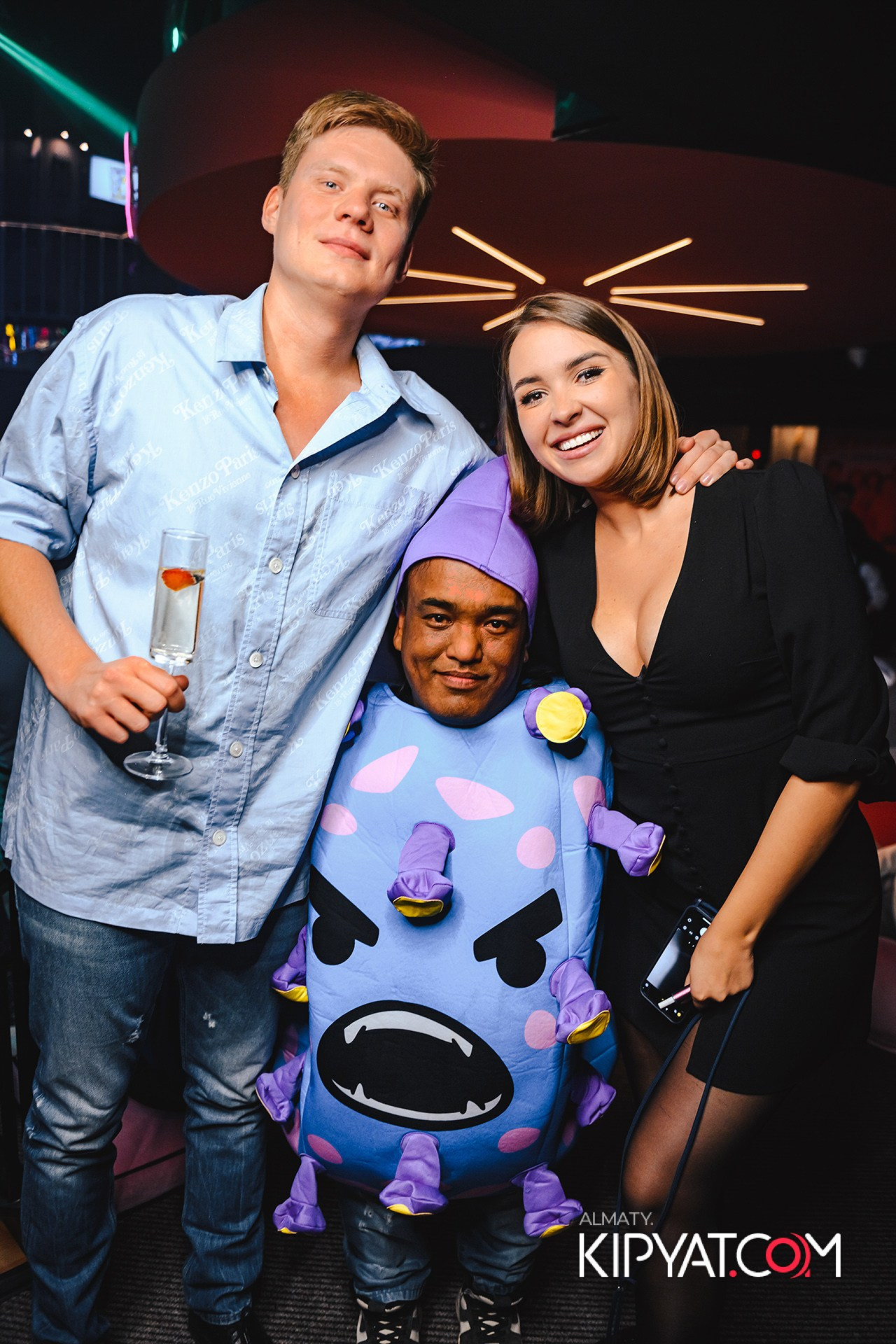 ВЫСТУПЛЕНИЕ ГРУППЫ ВИРУС SANTA BARBARA. КИПЯТКОМ АЛМАТЫ!