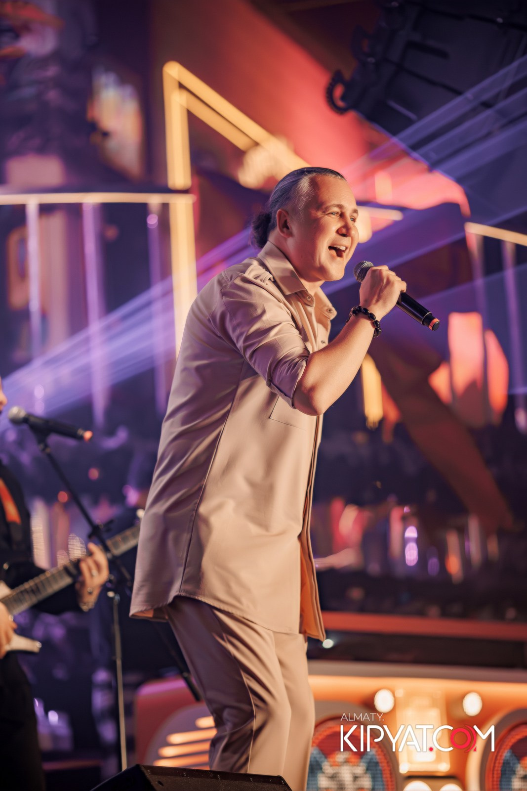 SANTA BARBARA — ПИТ ДЖЕЙСОН (ГР. ПРЕМЬЕР-МИНИСТР) И ИЛЬЯ ЗУДИН (ГР. ДИНАМИТ) НА ПРЕДНОВОГОДНЕЙ ВЕЧЕРИНКЕ. КИПЯТКОМ АЛМАТЫ!