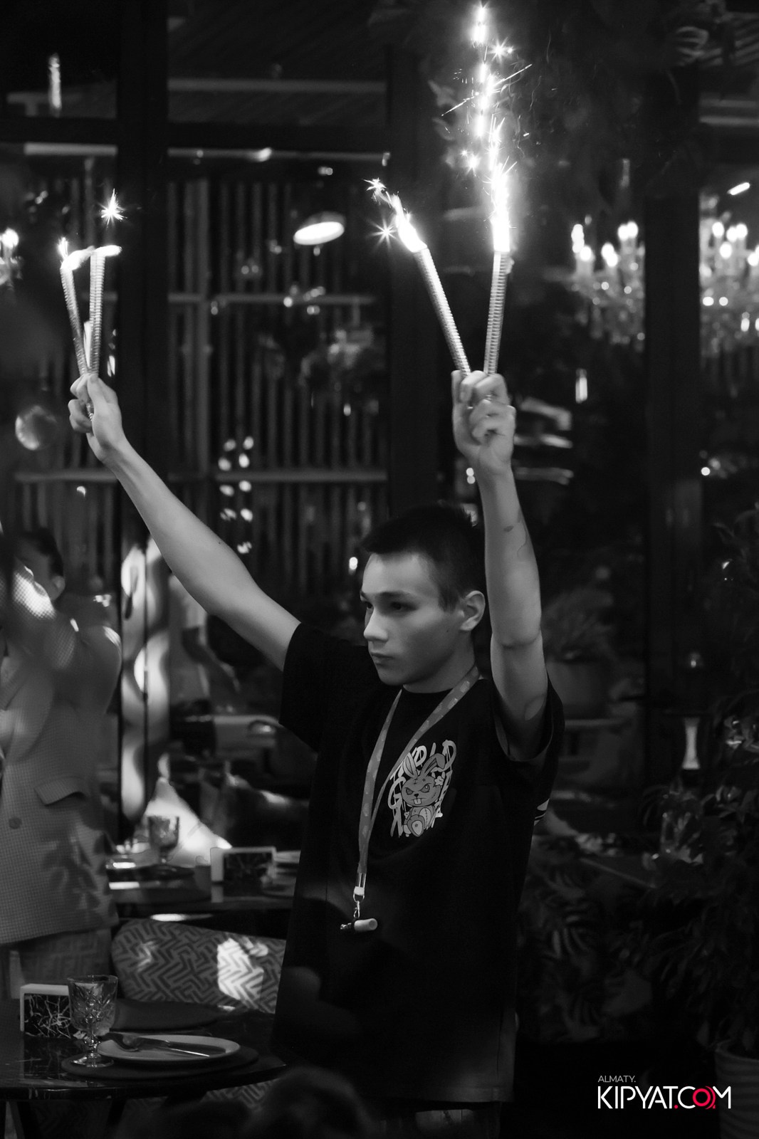 FRIENDS BAR & TERRACE. КИПЯТКОМ АЛМАТЫ!