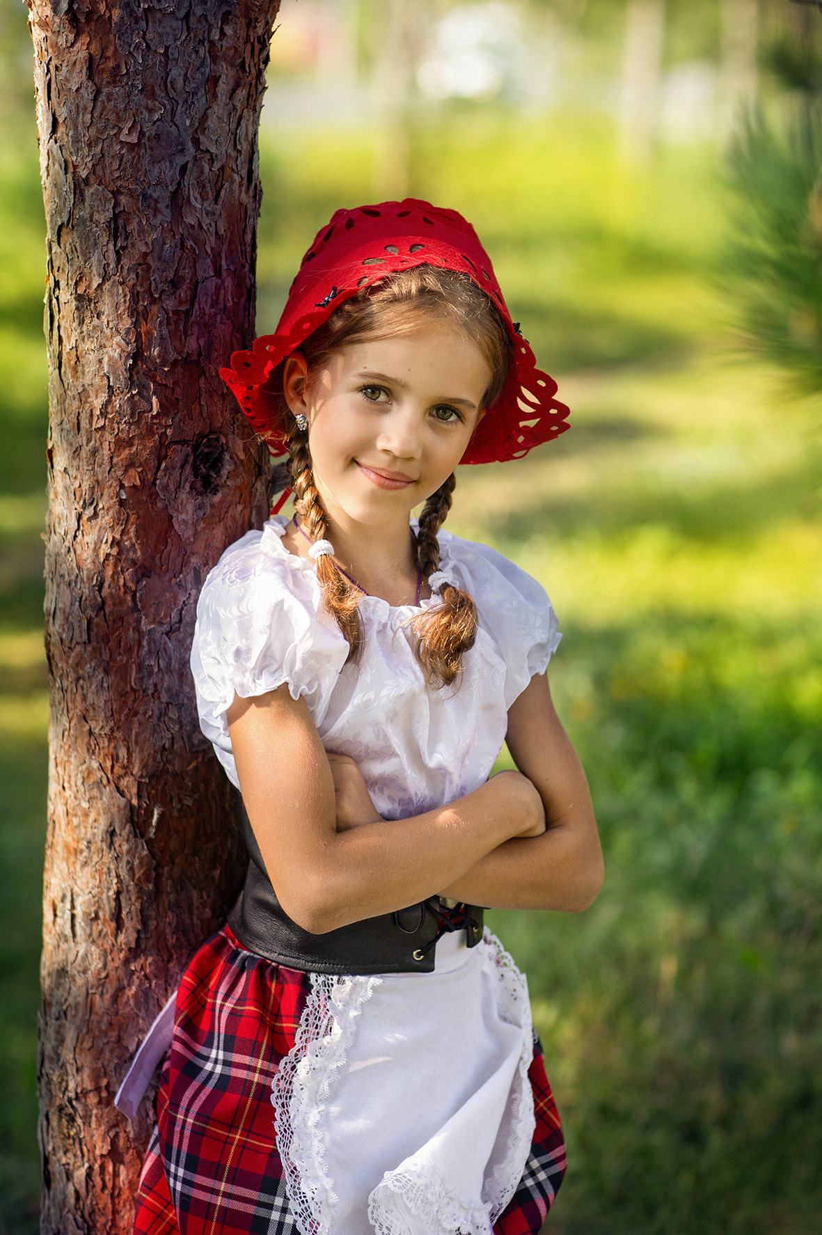 Детская тематическая костюмированная фотосессия, красная шапочка.