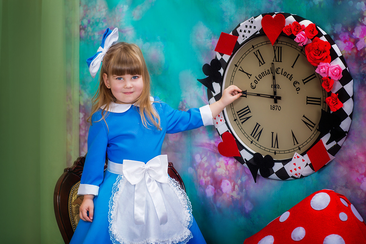 Детская тематическая костюмированная фотосессия, Алиса в стране чудес.