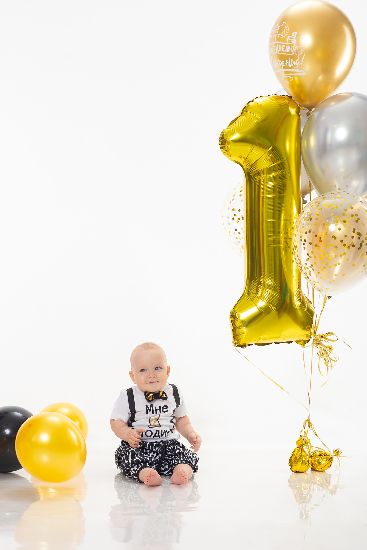 Фотосессии в студии. 1 годик мальчик. Фотограф Наталья Наконечная. Фотостудия «Ай-Би-эН»