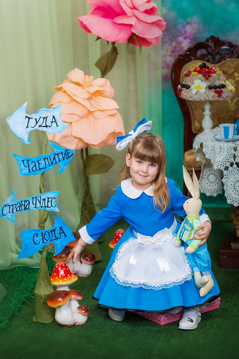 Детская тематическая костюмированная фотосессия, Алиса в стране чудес.